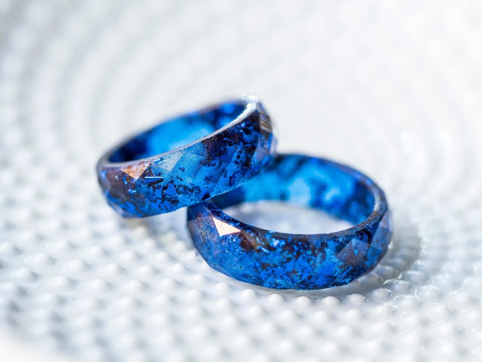 Blue and metallic blue flakes faceted resin ring