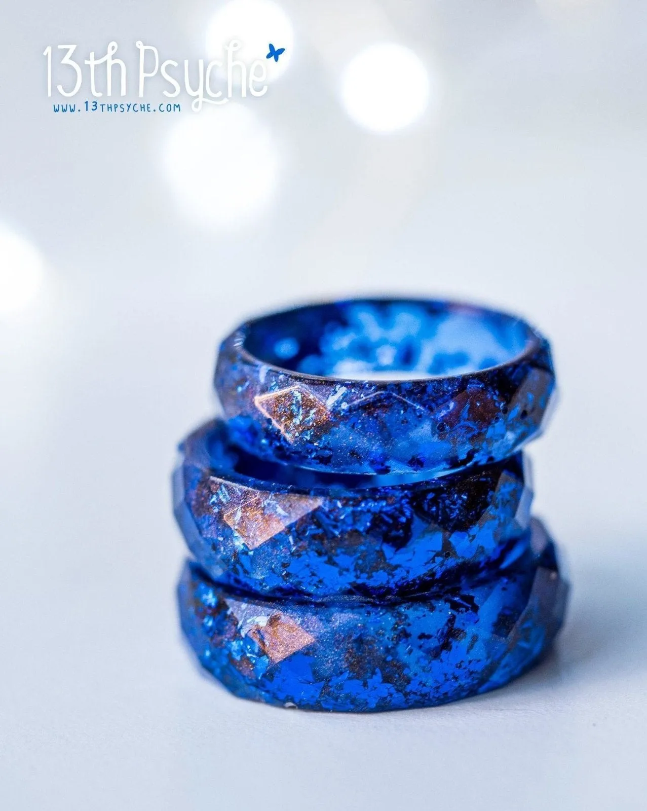 Blue and metallic blue flakes faceted resin ring