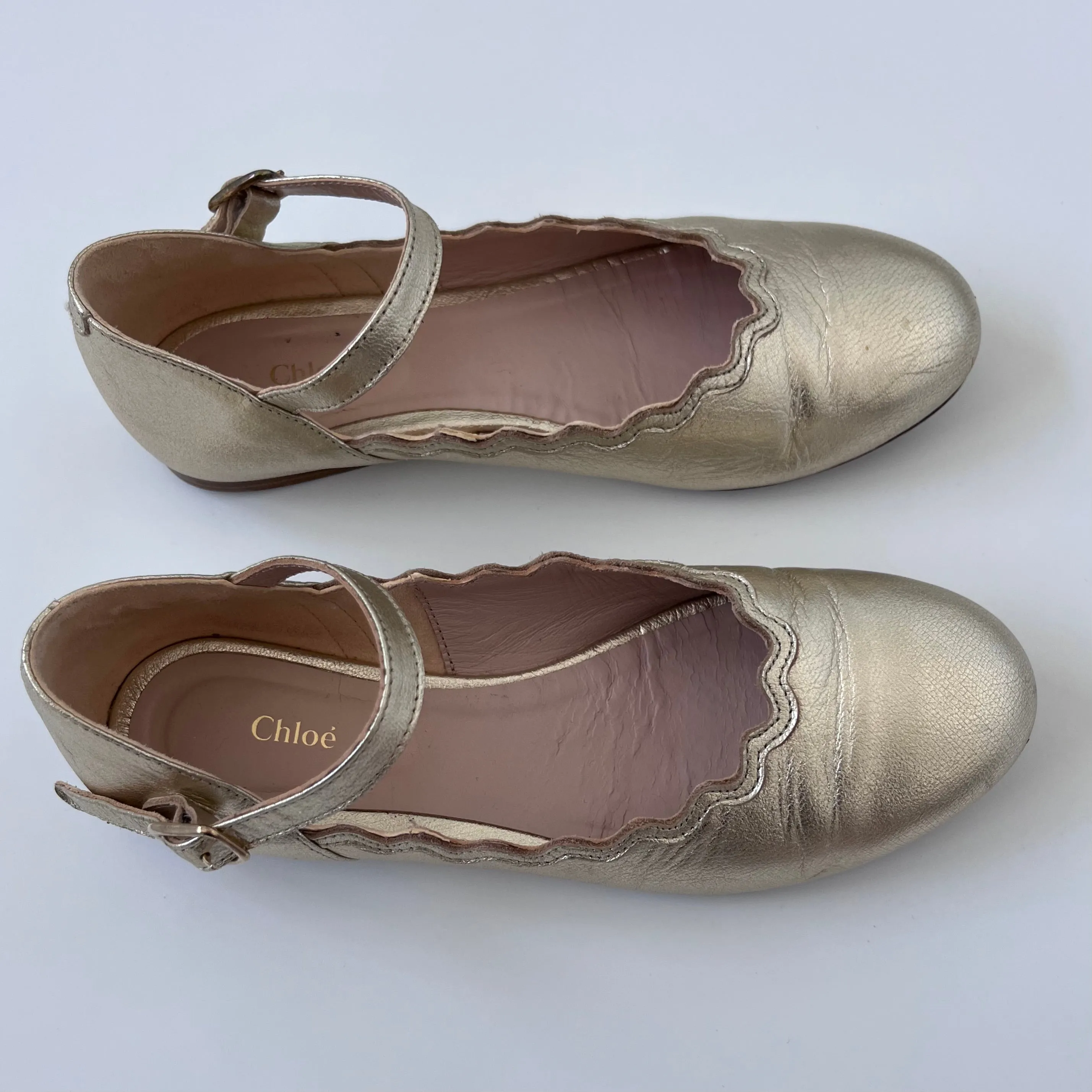 Chloé Gold Scallop Shoes: Size EU 33