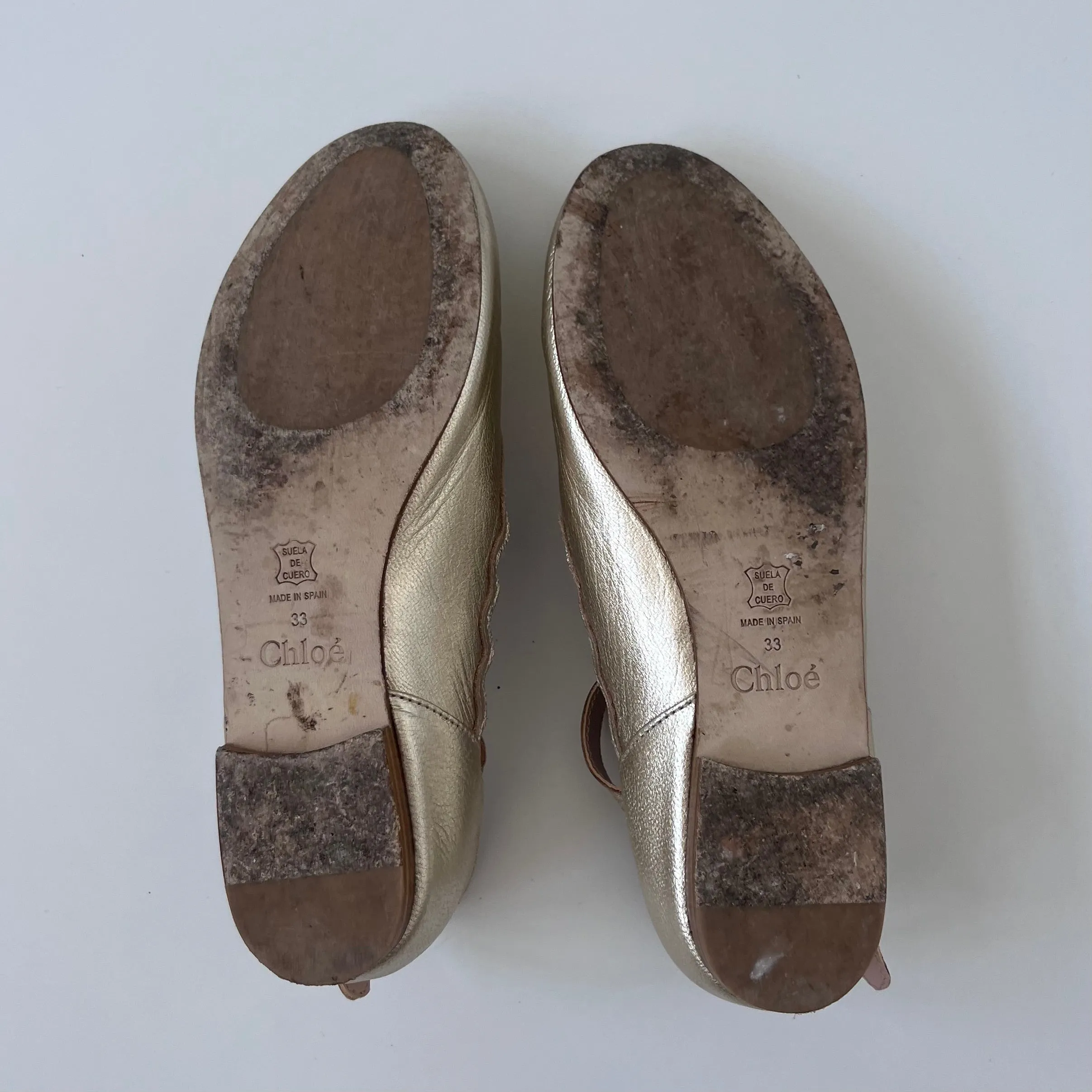 Chloé Gold Scallop Shoes: Size EU 33