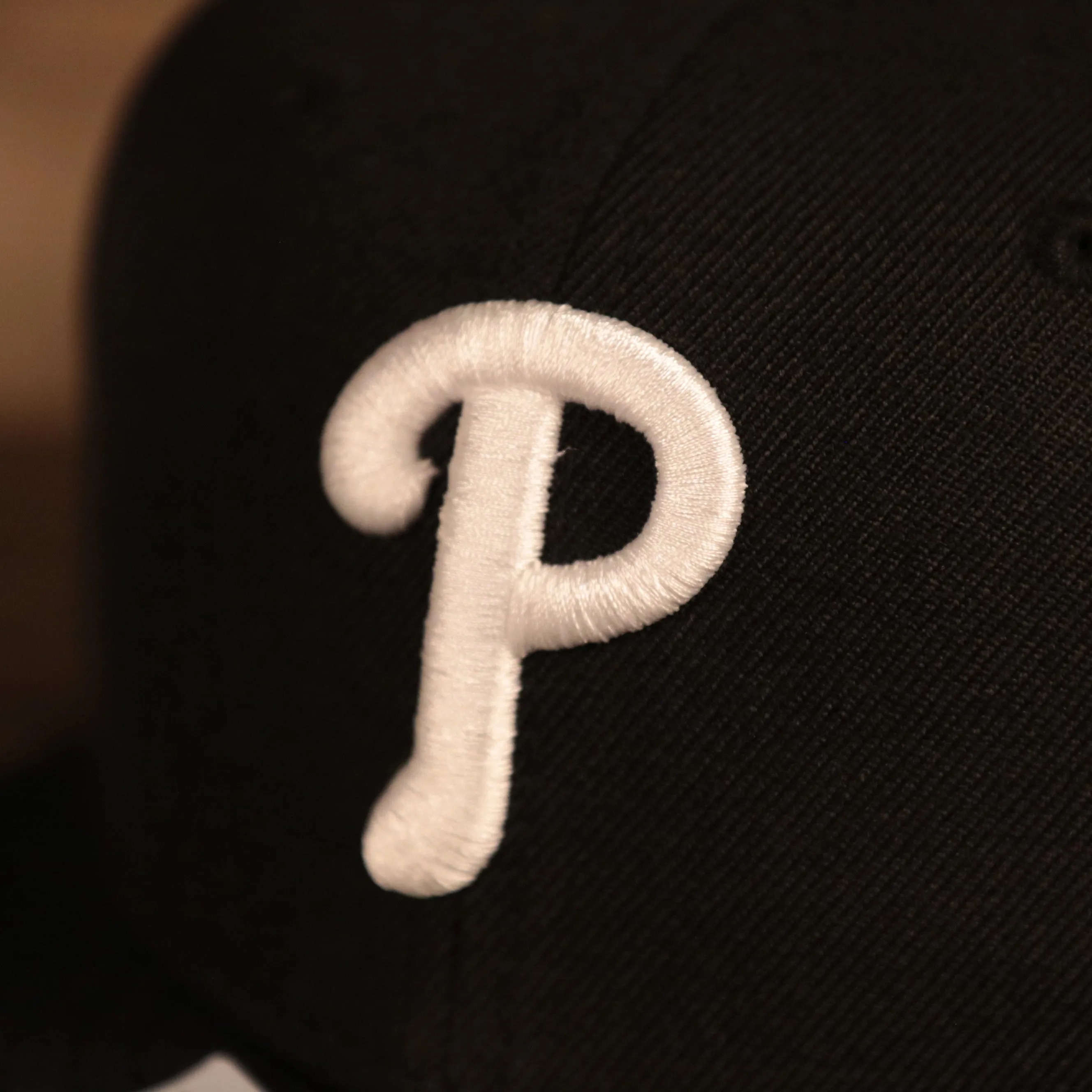 Philadelphia Phillies White Logo Black Bottom Black 59Fifty Fitted Cap | Youth