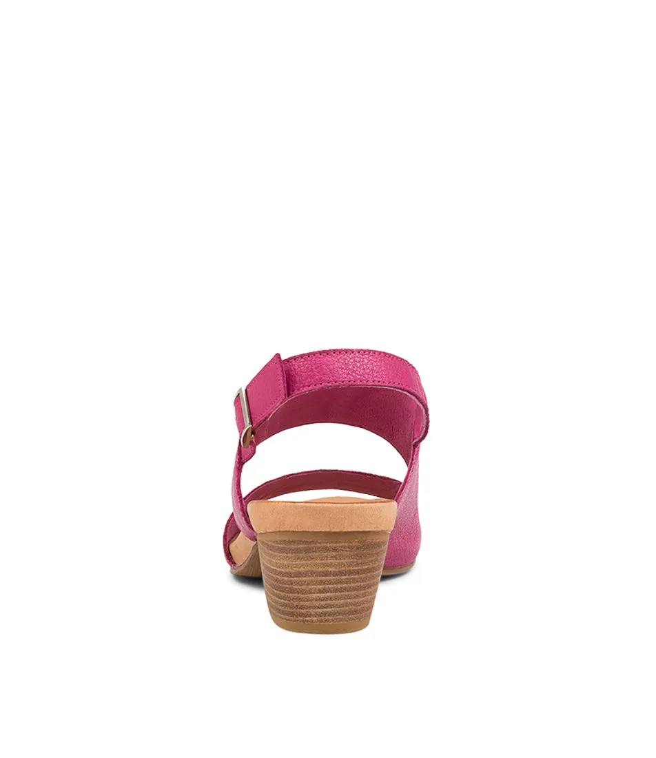 TOP END Curley Fuchsia Leather