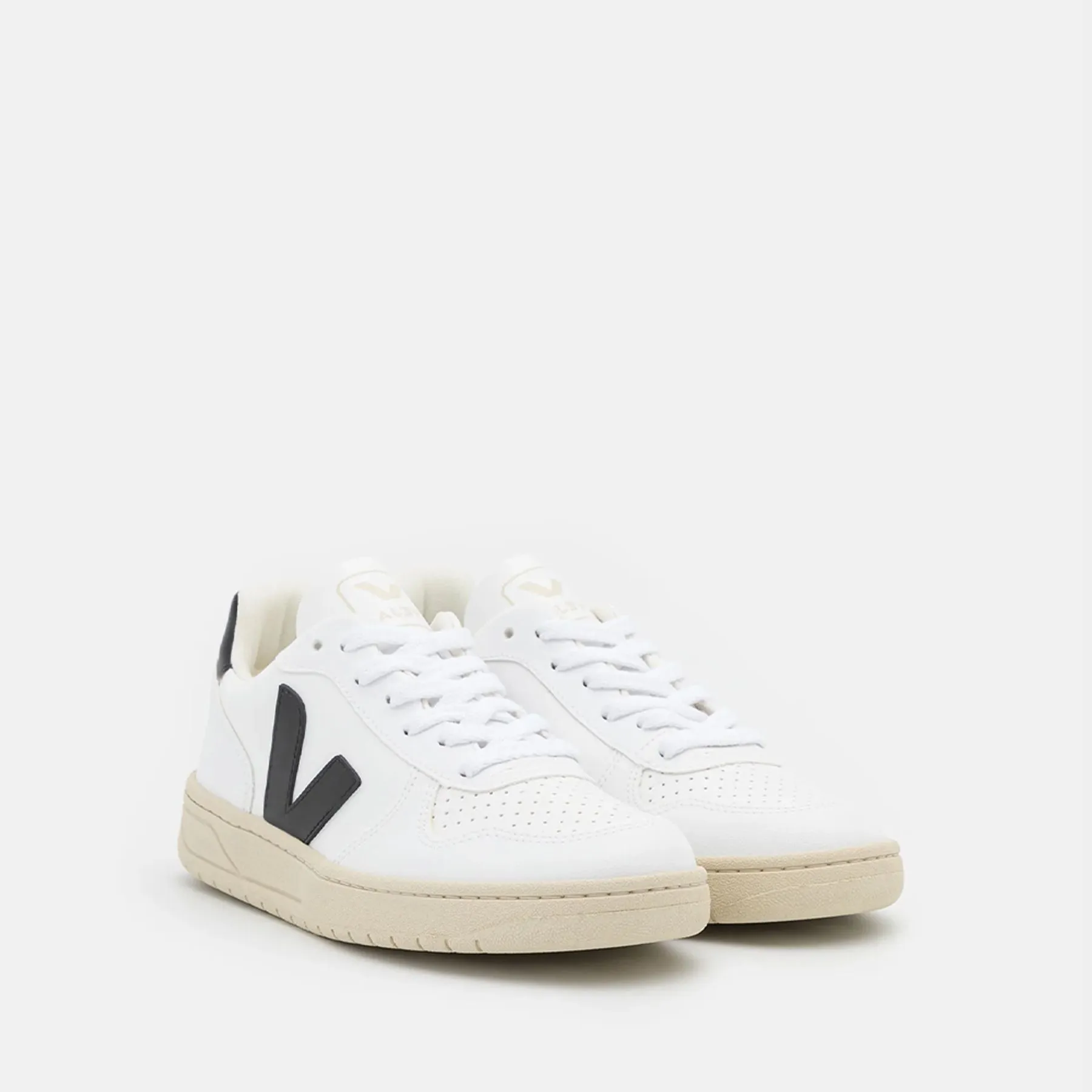 Veja  V-10 Sneakers in Multicolour Leather