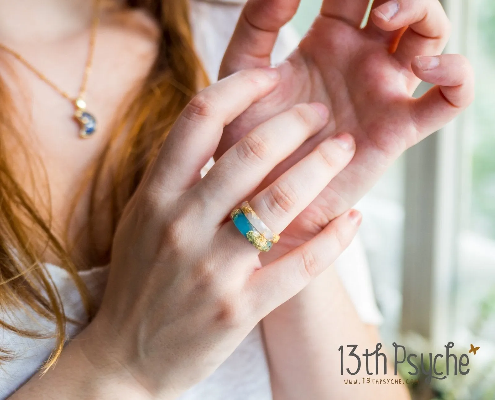 White and gold flakes faceted resin ring